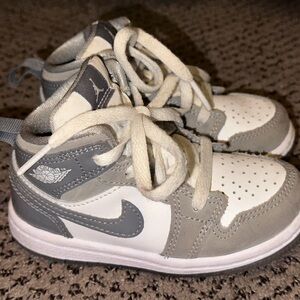 Air Jordan 1 "White/Medium Grey/Cool Grey" kids sneakers
